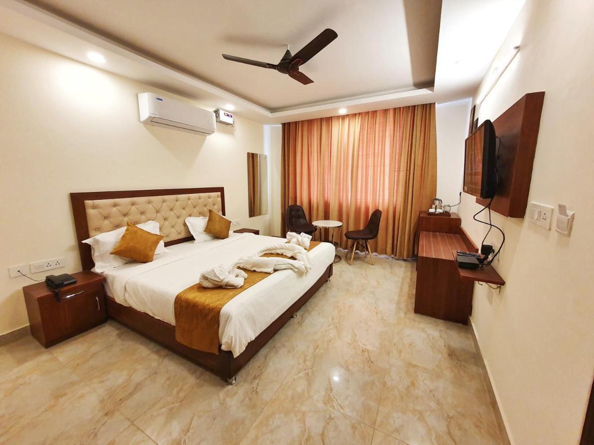 Hotel The Park Residency Dehradun Exterior foto