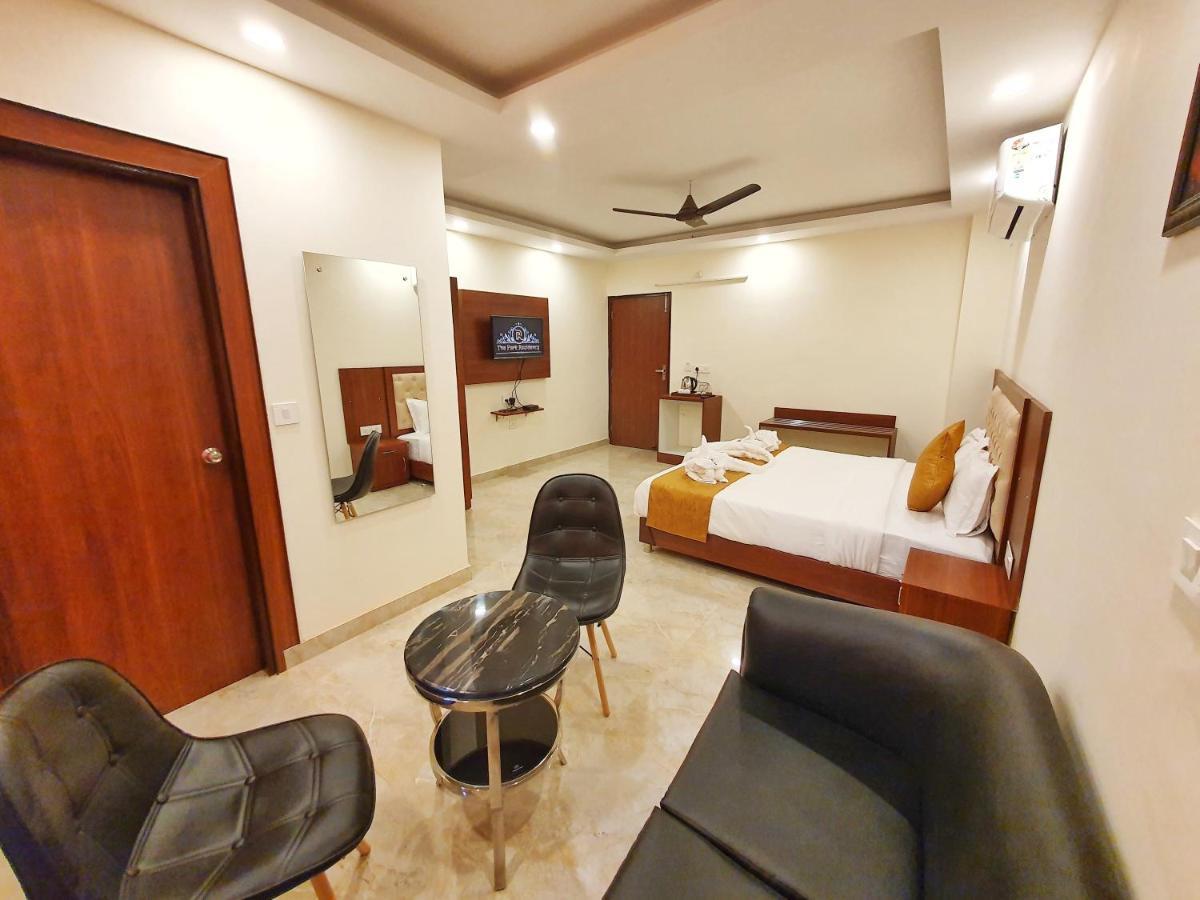 Hotel The Park Residency Dehradun Exterior foto